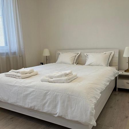 Elegant Escape Apartment I - City Centre Братислава Екстериор снимка