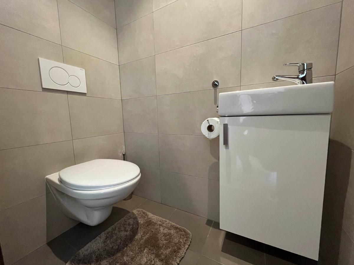 Elegant Escape Apartment I - City Centre Братислава Екстериор снимка
