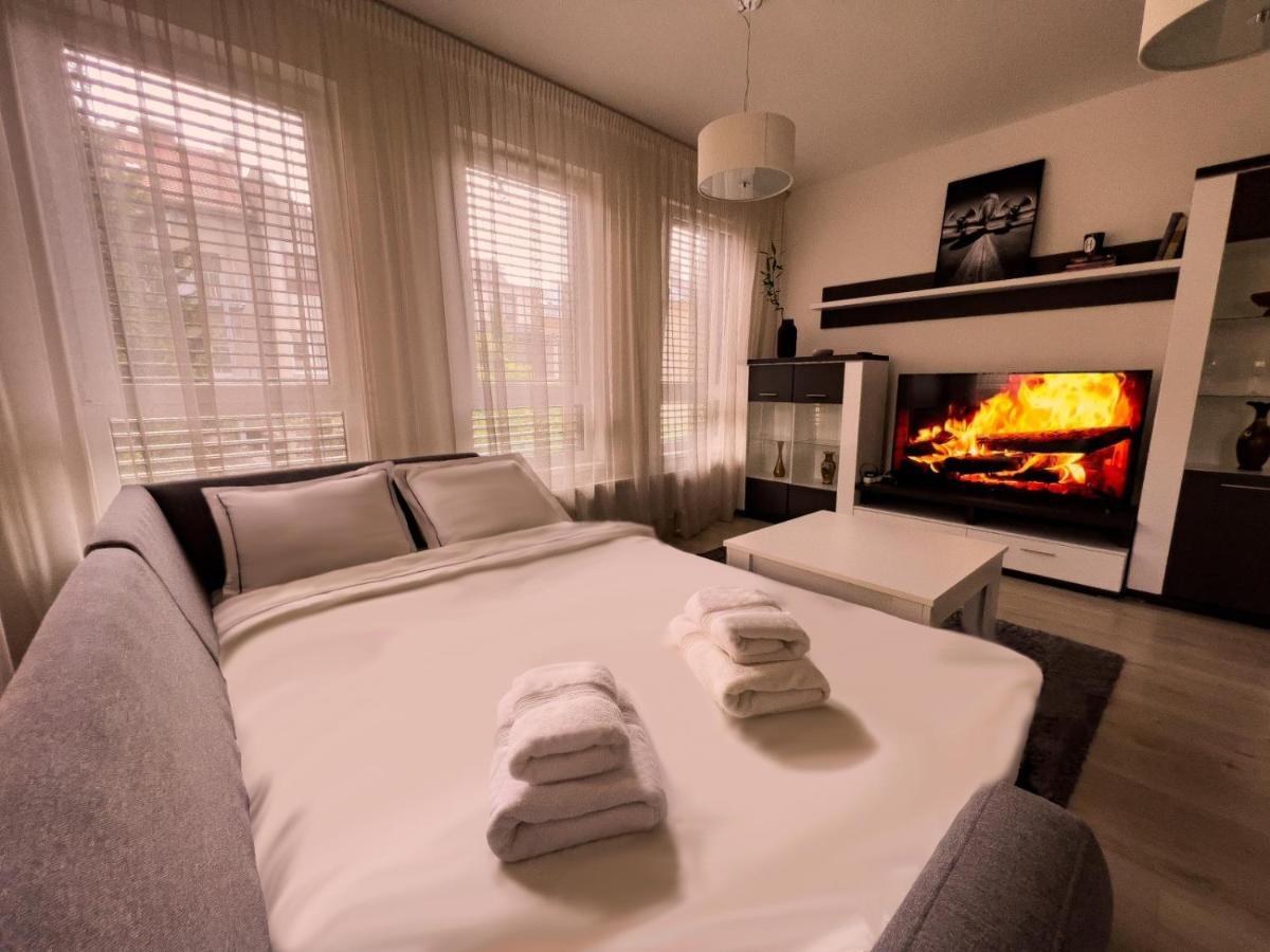Elegant Escape Apartment I - City Centre Братислава Екстериор снимка